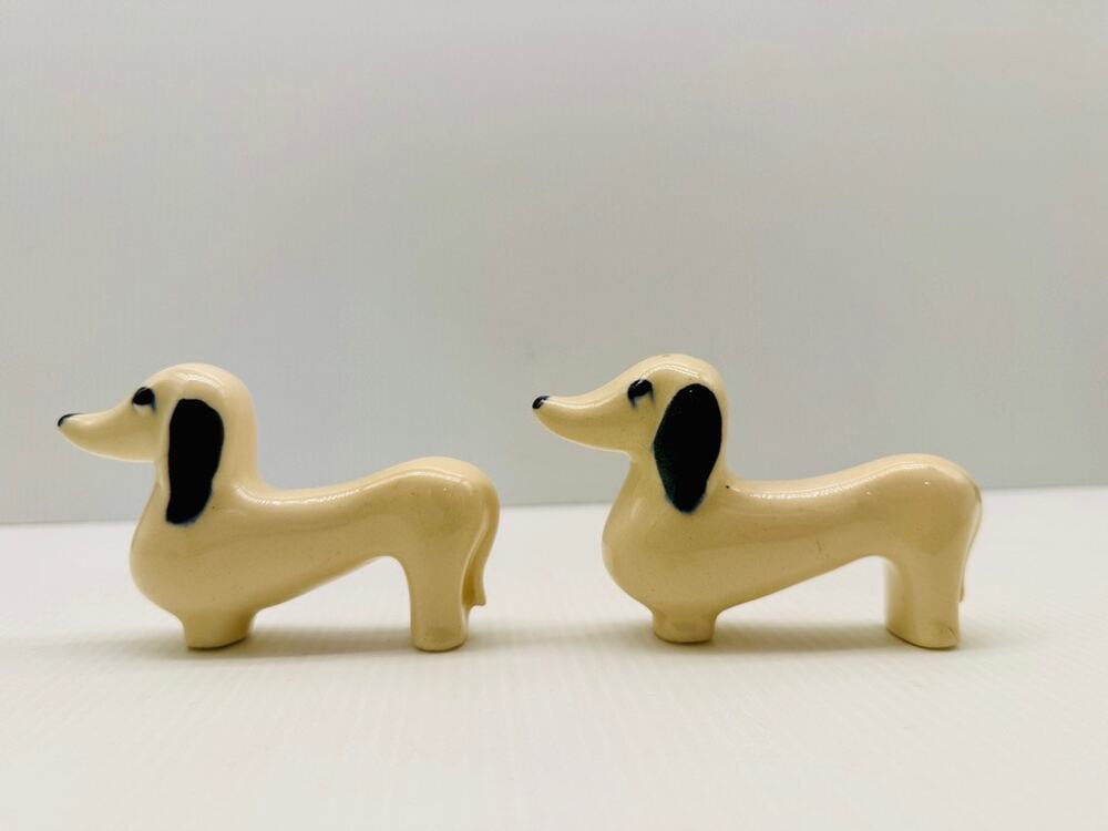 Vintage Pair of Ceramic Dachshund Dog Figurine Novelty Salt & Pepper Shakers